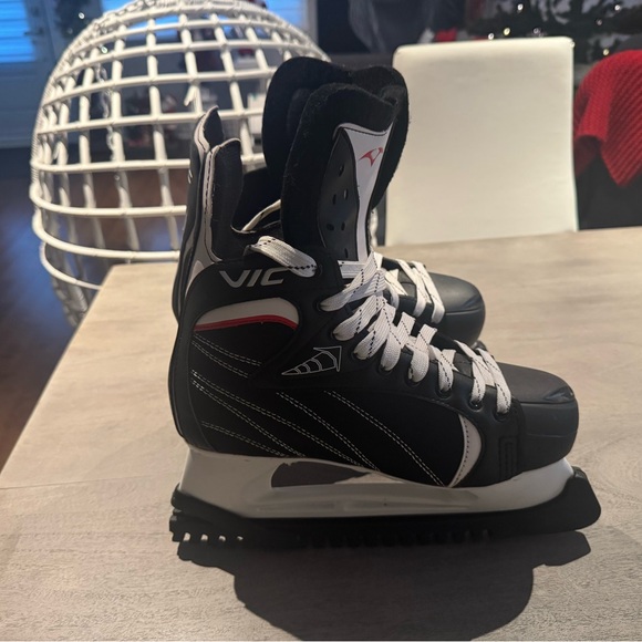 Black and White Men's VIC ICE Hockey Skates, Size 10 US - Picture 5 of 6